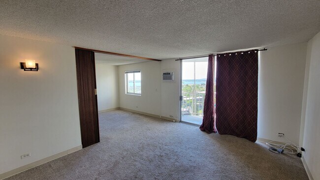 Foto del edificio - Recently Remodeled 1 Bdrm. 1 Bath w/ 1 Reserved Parking Stall