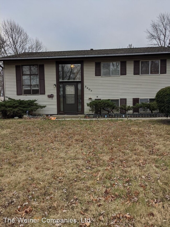 Building Photo - 3 br, 2 bath House - 2207 Rainbow View