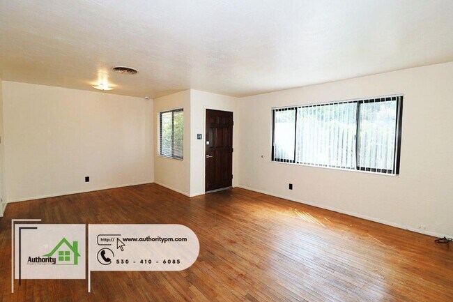 Foto del edificio - 2463 Ramona Pl
