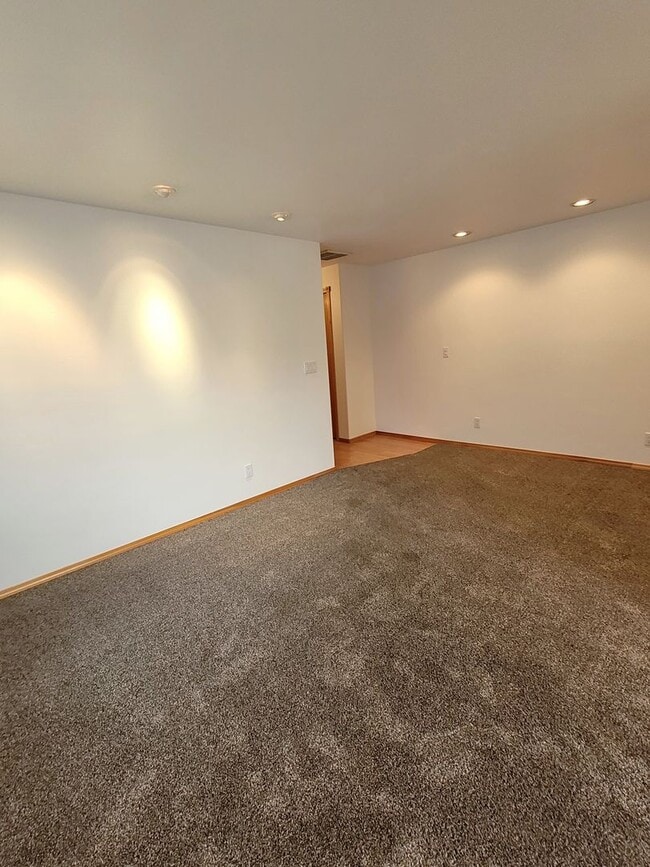 Building Photo - 905ab