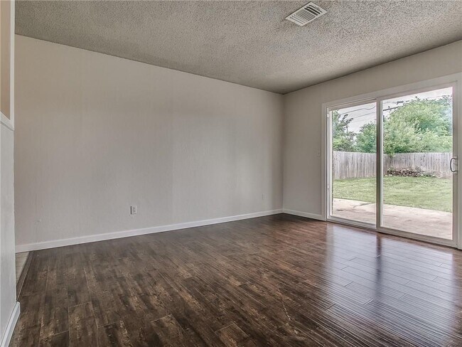 Foto del edificio - 9613 Rhythm Rd