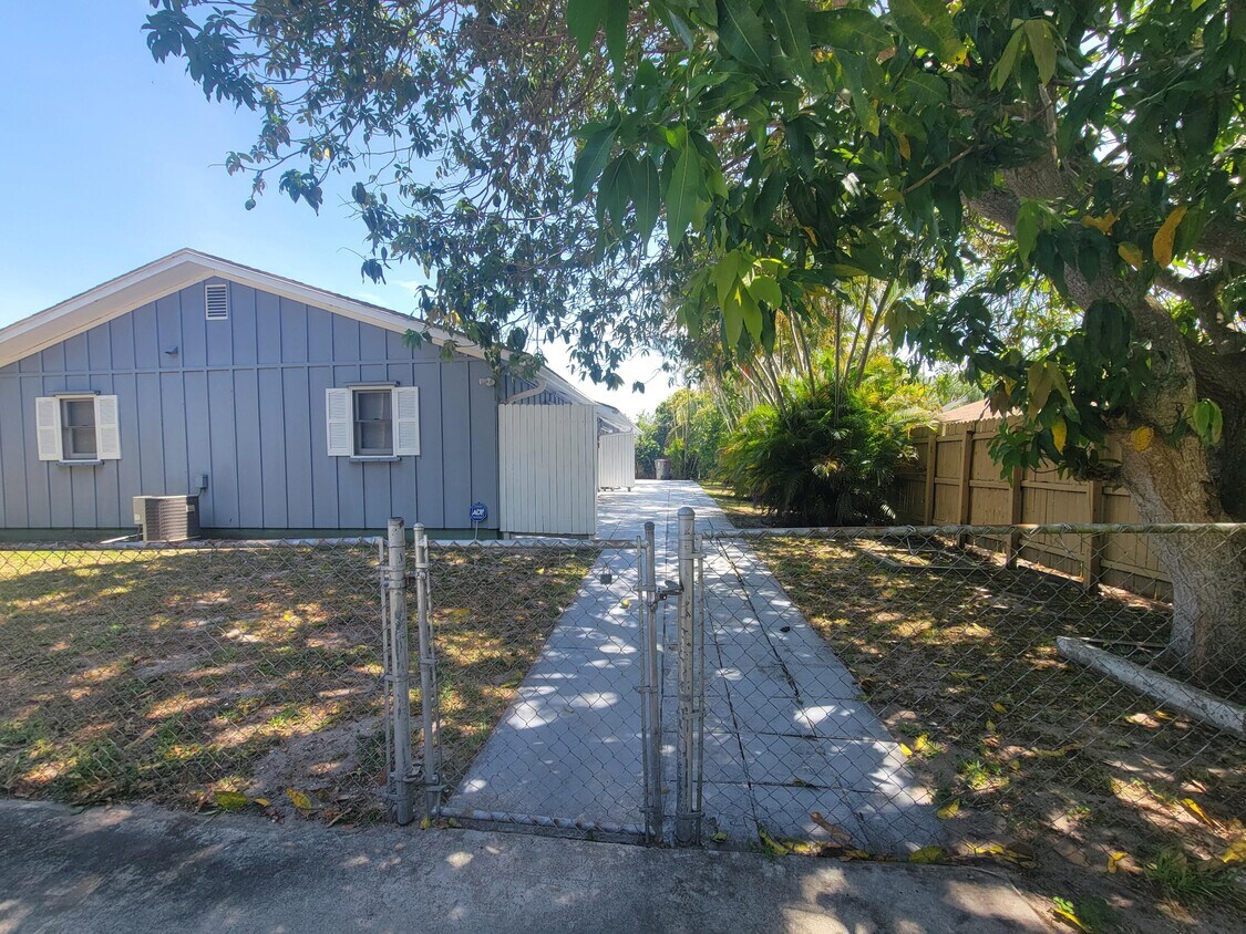 Primary Photo - 9285 Green Meadows Way