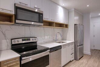 Building Photo - 9675 Av. Papineau