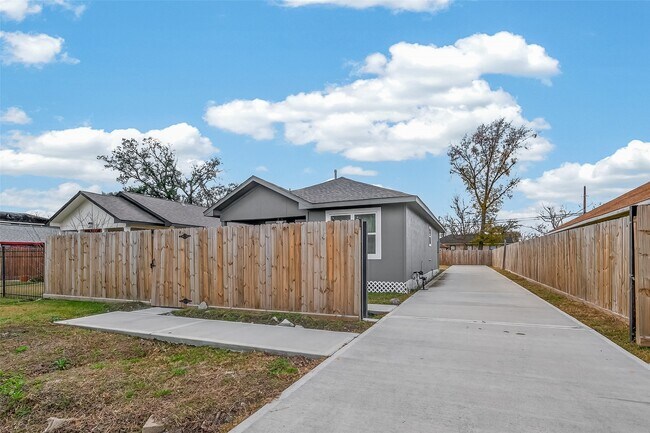 Foto del edificio - 4309 Beggs St