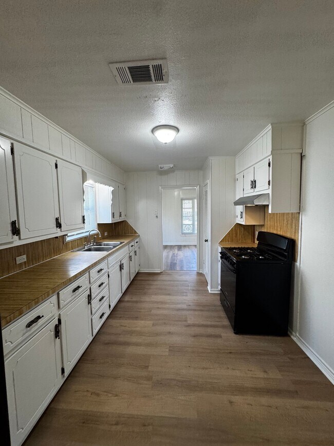 Foto del edificio - 1813 Travis St