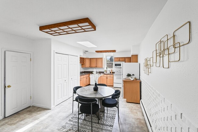 Building Photo - 1804 Simms St