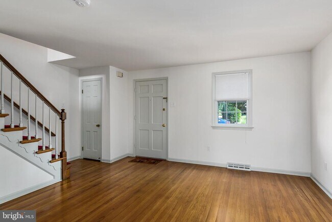 Foto del edificio - 139 E 3rd St
