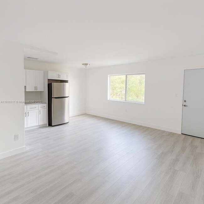 Foto del edificio - 1280 W 54th St