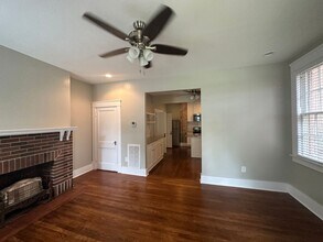 Building Photo - 2121 Winona Ave