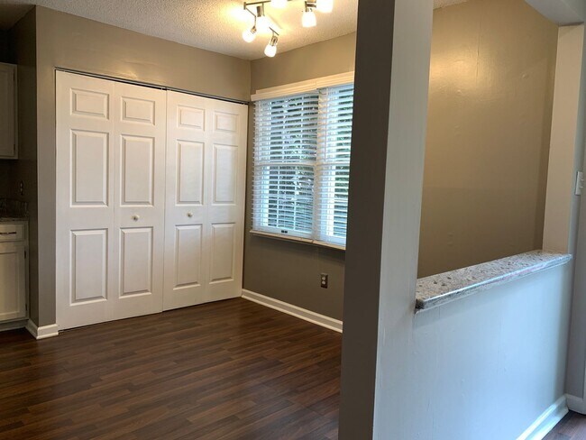 Foto del edificio - Trendy Renovated Raleigh Townhome In Ralei...