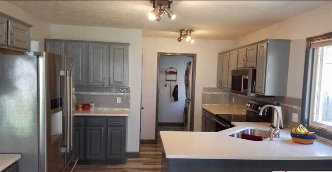 Foto del edificio - 3855 N 210th St