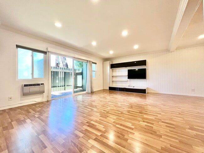 Building Photo - 4911 Indian Wood Rd Culver City, CA 90230