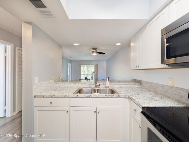 Foto del edificio - 3039 Sir Hamilton Cir