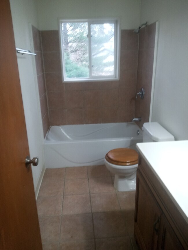 baño - 318 E Forest St