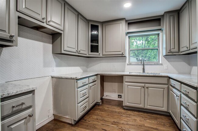 Foto del edificio - 6572 Fisher Rd