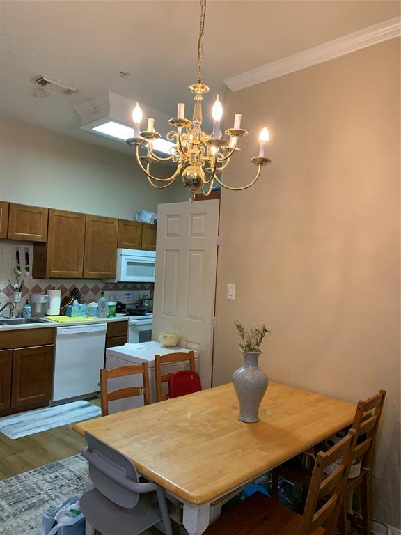 Foto del edificio - 2710 Grants Lake Blvd