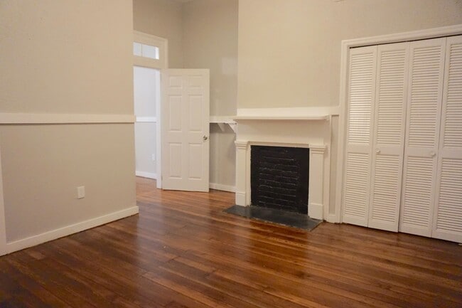 Building Photo - 3 BED | 2 BATH | PRIVATE PATIO | WALK TO FORSYTH