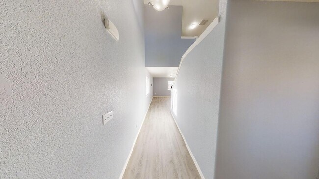 Foto del edificio - 2366 Spring Blossom Dr