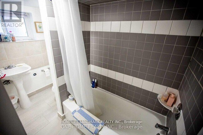 Building Photo - 245 Sammon Ave