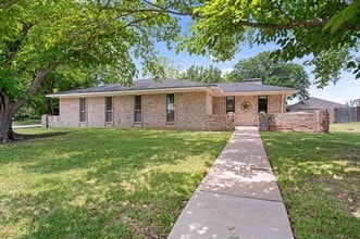 Building Photo - 1801 Ridgecrest Dr