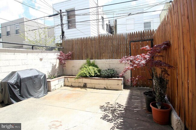 Building Photo - 1229 S 13th St