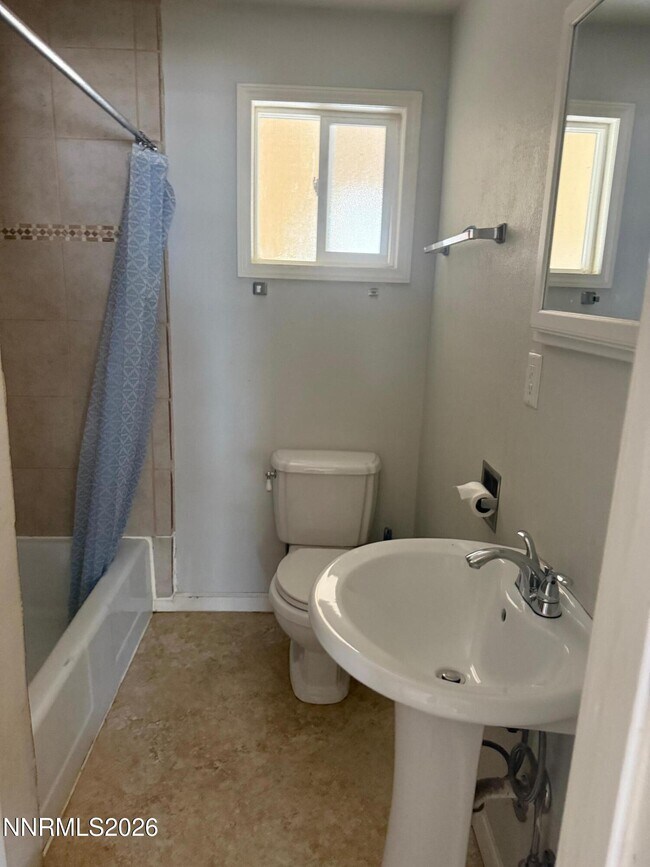 Foto del edificio - 1370 Dartmouth Ave