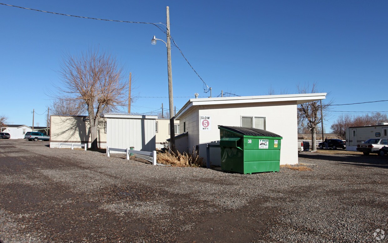 Foto del edificio - E-Z Livin Mobile Home Park