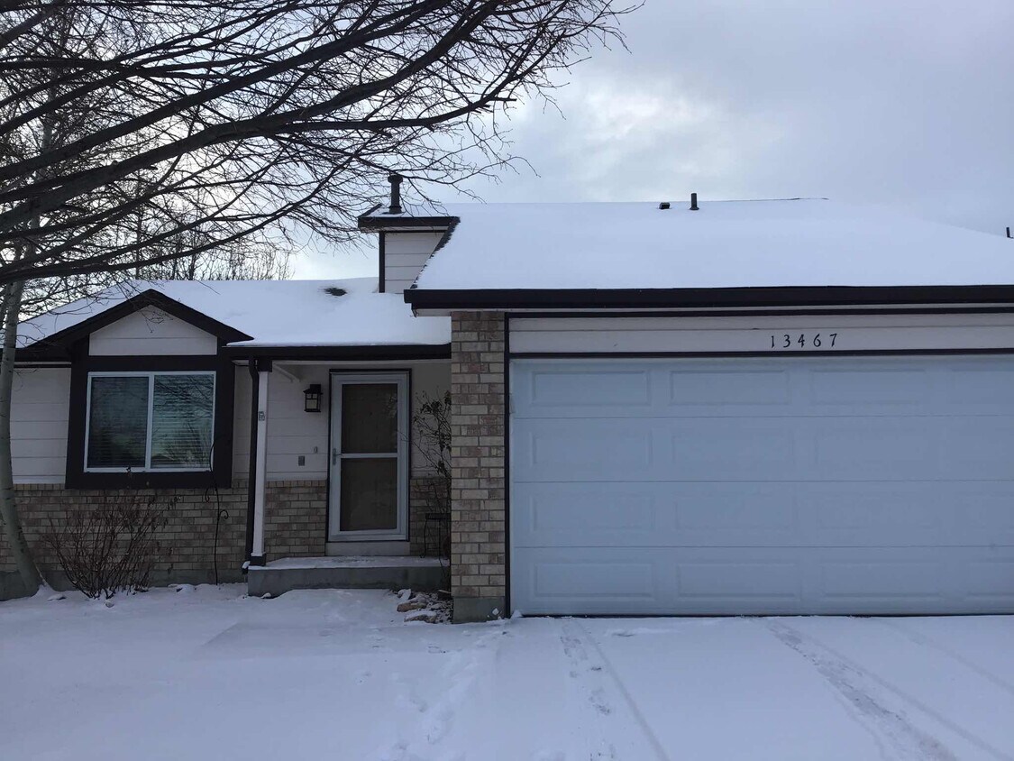 Primary Photo - 13467 Quivas St