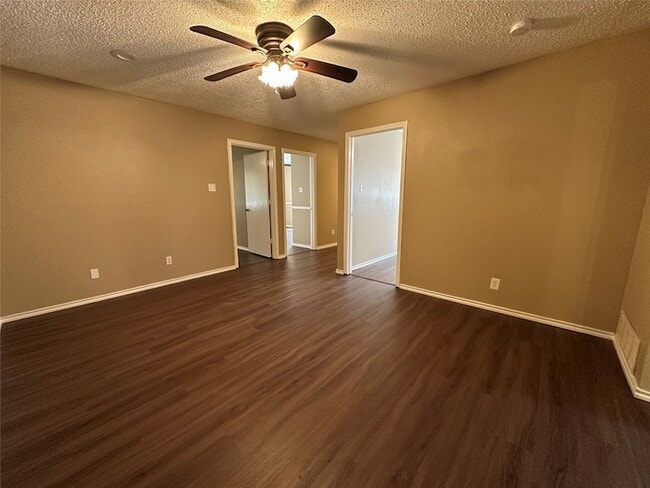 Building Photo - 134 Bellaire Dr
