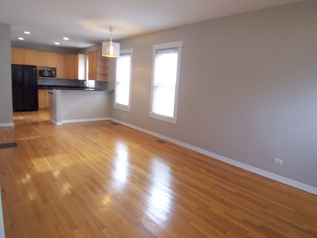 Foto del edificio - 1419 Darrow Ave