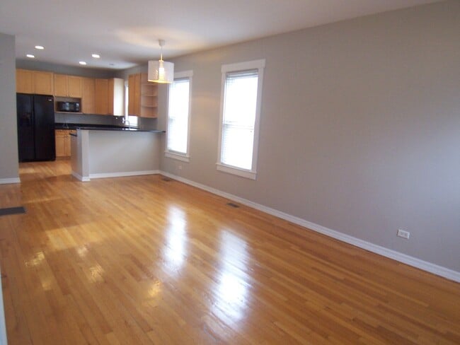 Building Photo - 1419 Darrow Ave