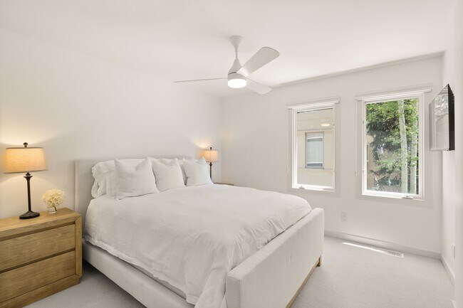 Building Photo - 814 W Bleeker St