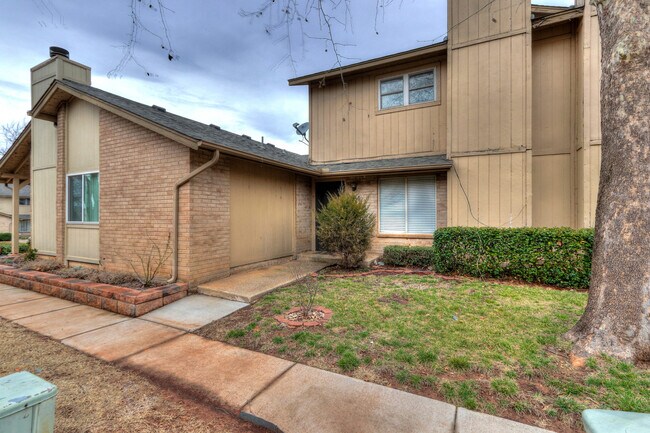 Building Photo - Spacious Hefner Village Townhome