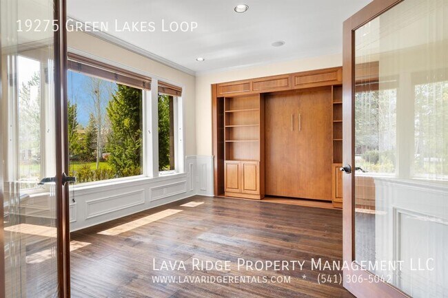 Building Photo - 19275 Green Lakes Loop