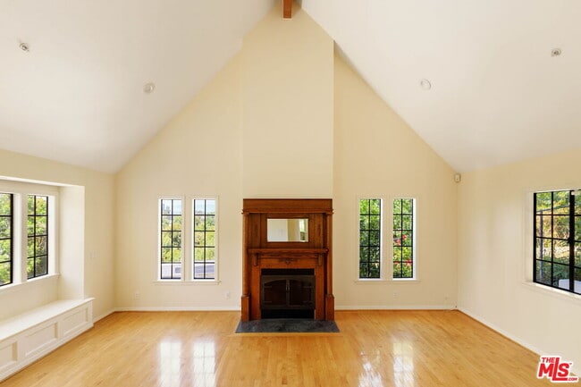 Building Photo - 5237 San Feliciano Dr