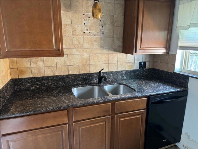 Foto del edificio - 412 73rd Ave
