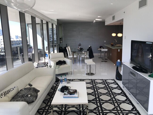 Building Photo - 5875 Collins Ave