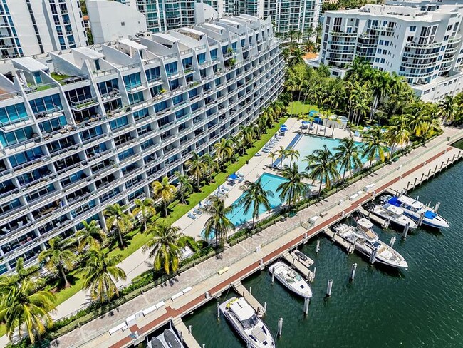 Foto del edificio - 2950 NE 188th St