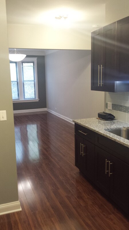 Building Photo - 1209 W Catalpa Ave