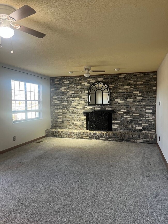 Building Photo - 4 BDRM/2.5BA Home available in Bexhill Subdivision.