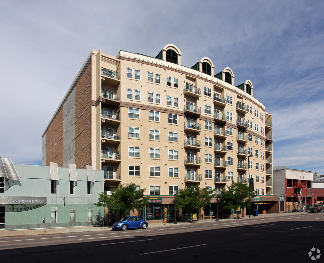 Primary Photo - Broadway Residences At 1135