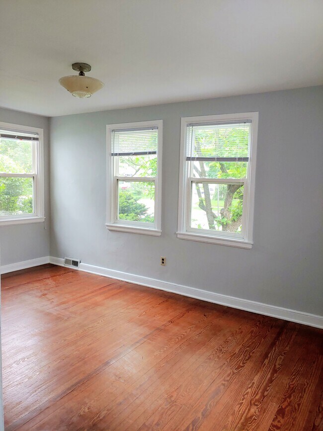 Foto del edificio - 306 E Washington St