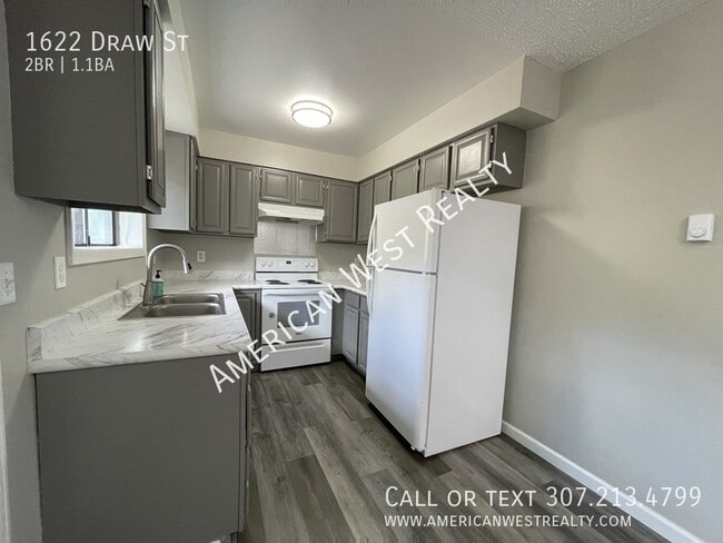 Building Photo - 1622 Draw St