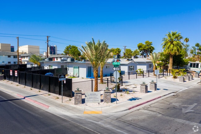 Luxuy Villas - 424 S 11th St