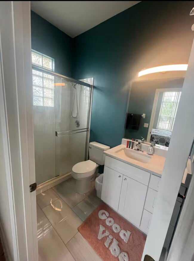 Building Photo - 554 Lockbreeze Dr