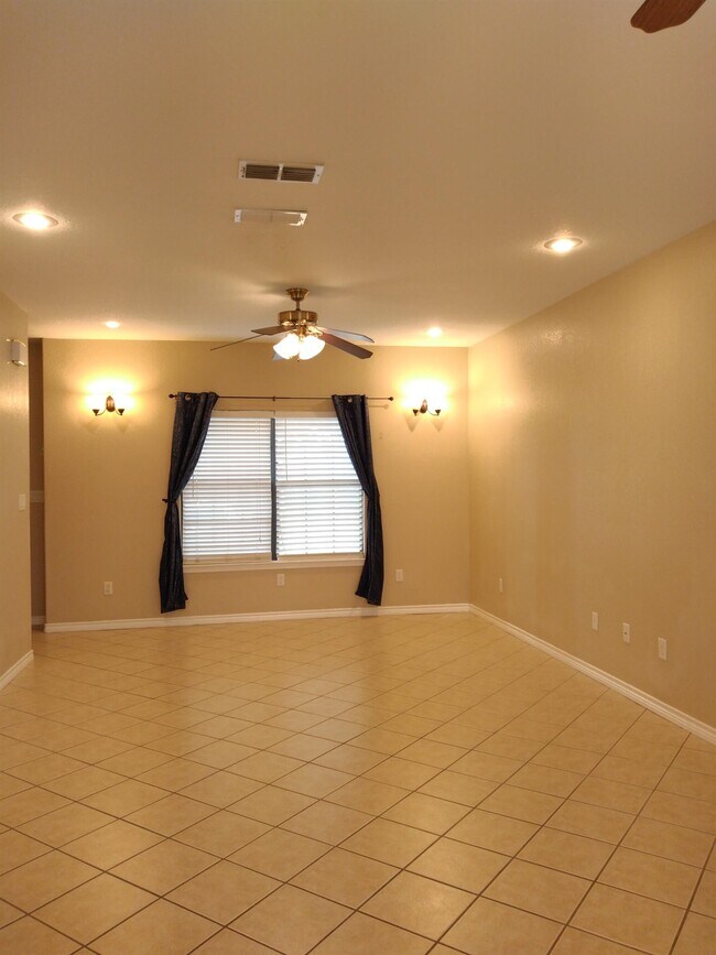 Foto del edificio - 603 E 8th St