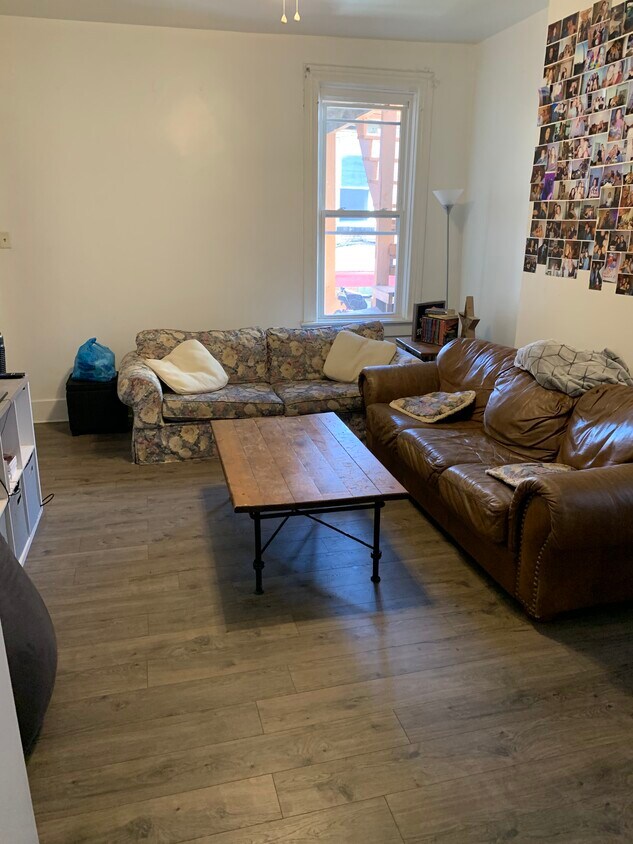 Primary Photo - 374 Meyran Ave