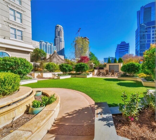 Foto del edificio - 3334 Peachtree St NE