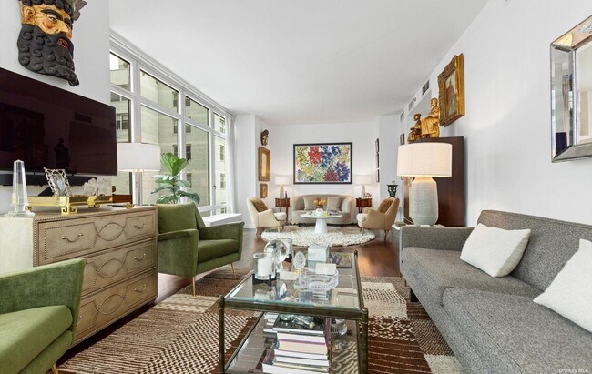 Building Photo - 207 W 57th St