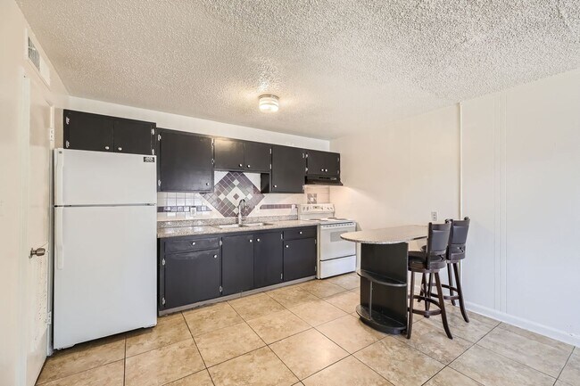 Foto del edificio - 1 Bedroom 1 Bathroom Condo Minutes from Th...